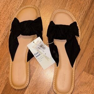 Old Navy Black and Tan Women's Sandals
